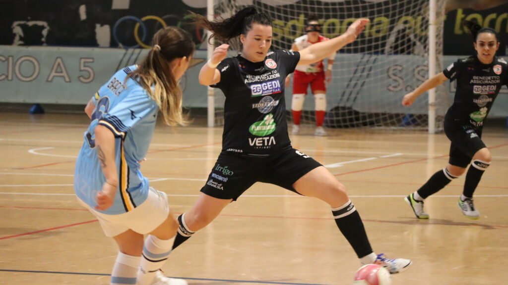 Tomislava Matijević in azione contro la Lazio