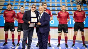 Il vice presidente Carlo Benedetto premiato durante le Final Eight di Coppa Italia